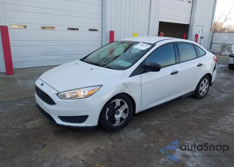 2016 Ford Focus S z USA, uszkodzony, nr VIN 1FADP3E26GL390187